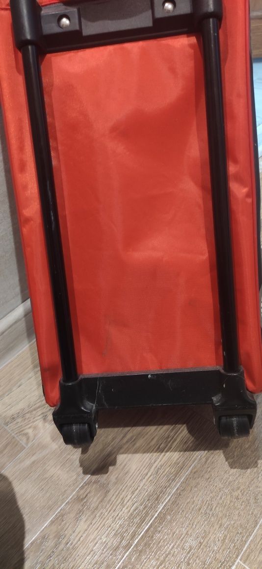 Детский чемодан на колесиках Маквин