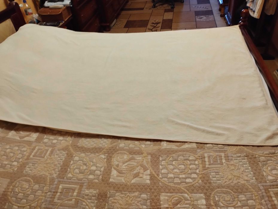 Махровые простыни-покрывало, полотенца
