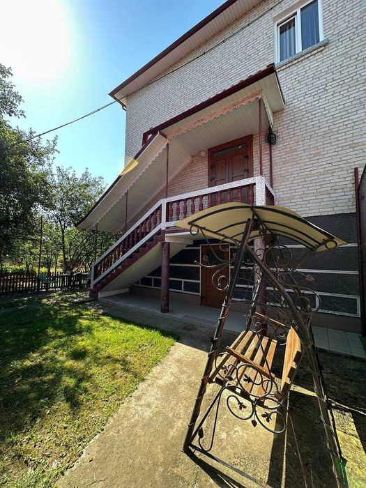 Продаж 2 пов будинку з 2 гаражеми і ділянкою на 12 соток, 236.5 кв.