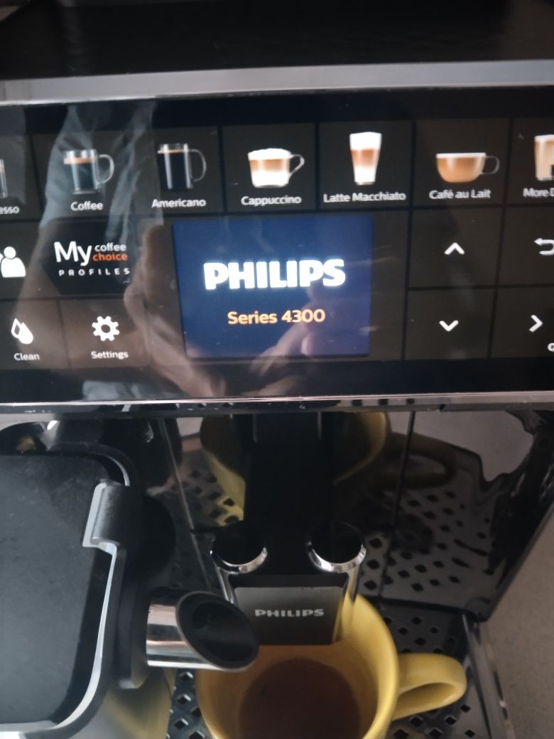 Ekspres Philips Latte Go EP4300 RARYTAS