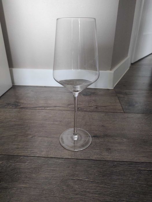 Zestaw kieliszków do wina – 6 sztuk, nowe, eleganckie