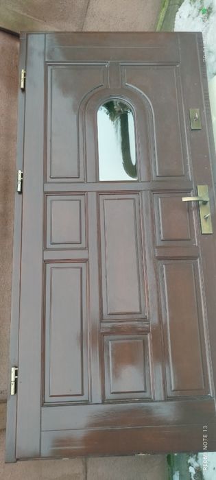 Drzwi zewnętrzne drewniane sosnowe z ościeżnicą stan bardzo dobry