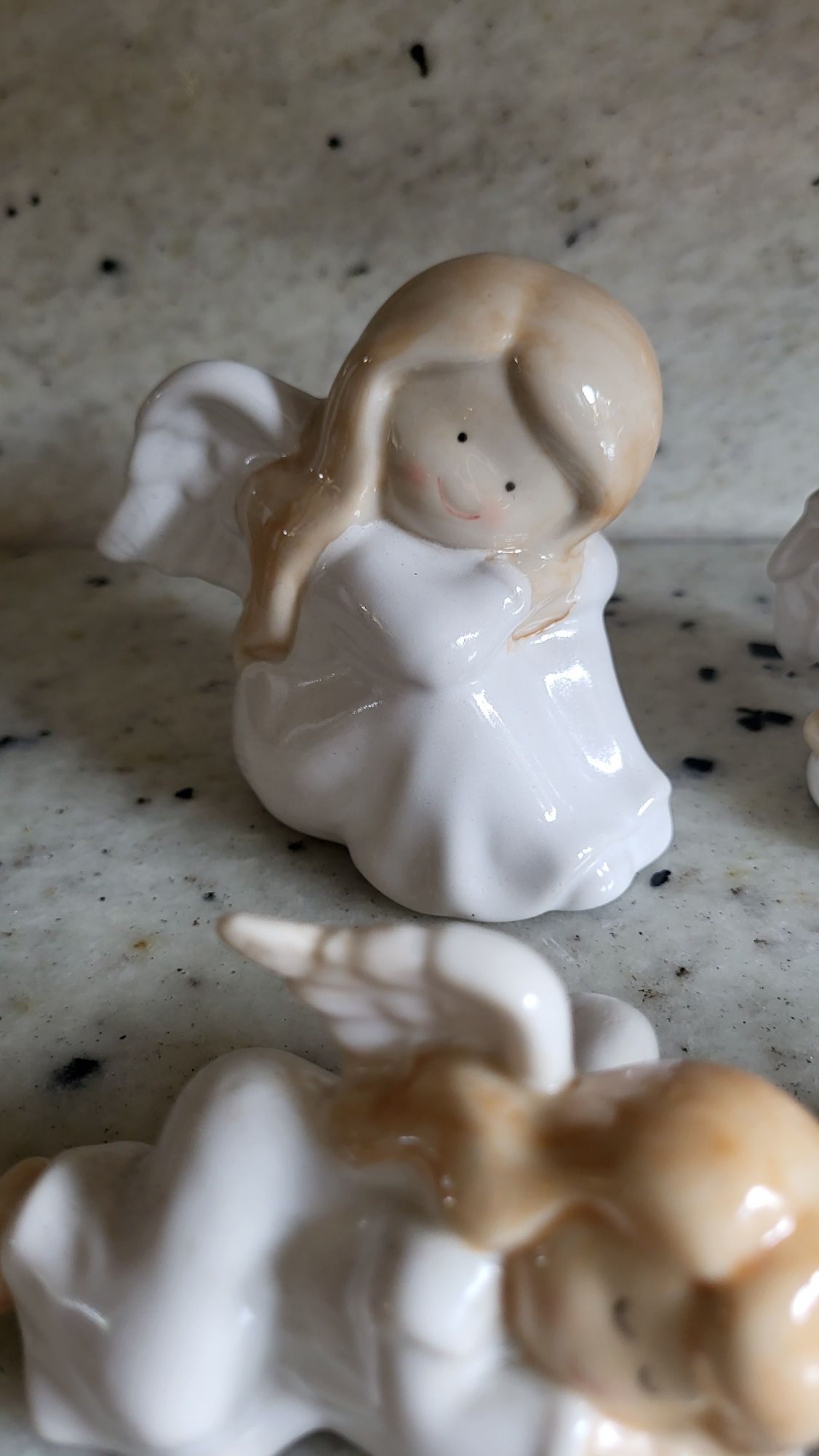 Zestaw ceramicznych aniołków