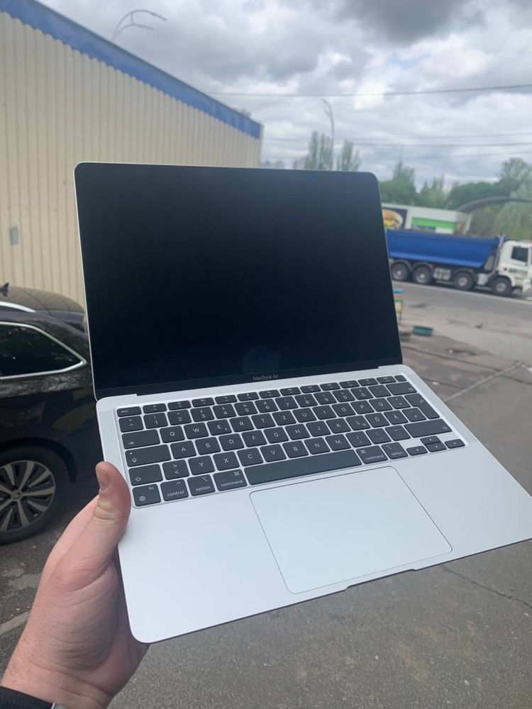 Продам маккбук MacBook Air M1 2020 a2337 заблокованый