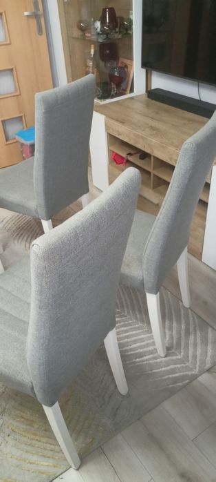 Krzesła tapicerowane.Cena za 4 sztuki.
