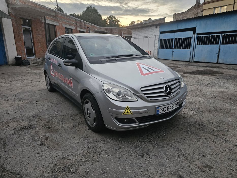 Автоінструктор, приватні уроки водіння у Львові, категорія B,C