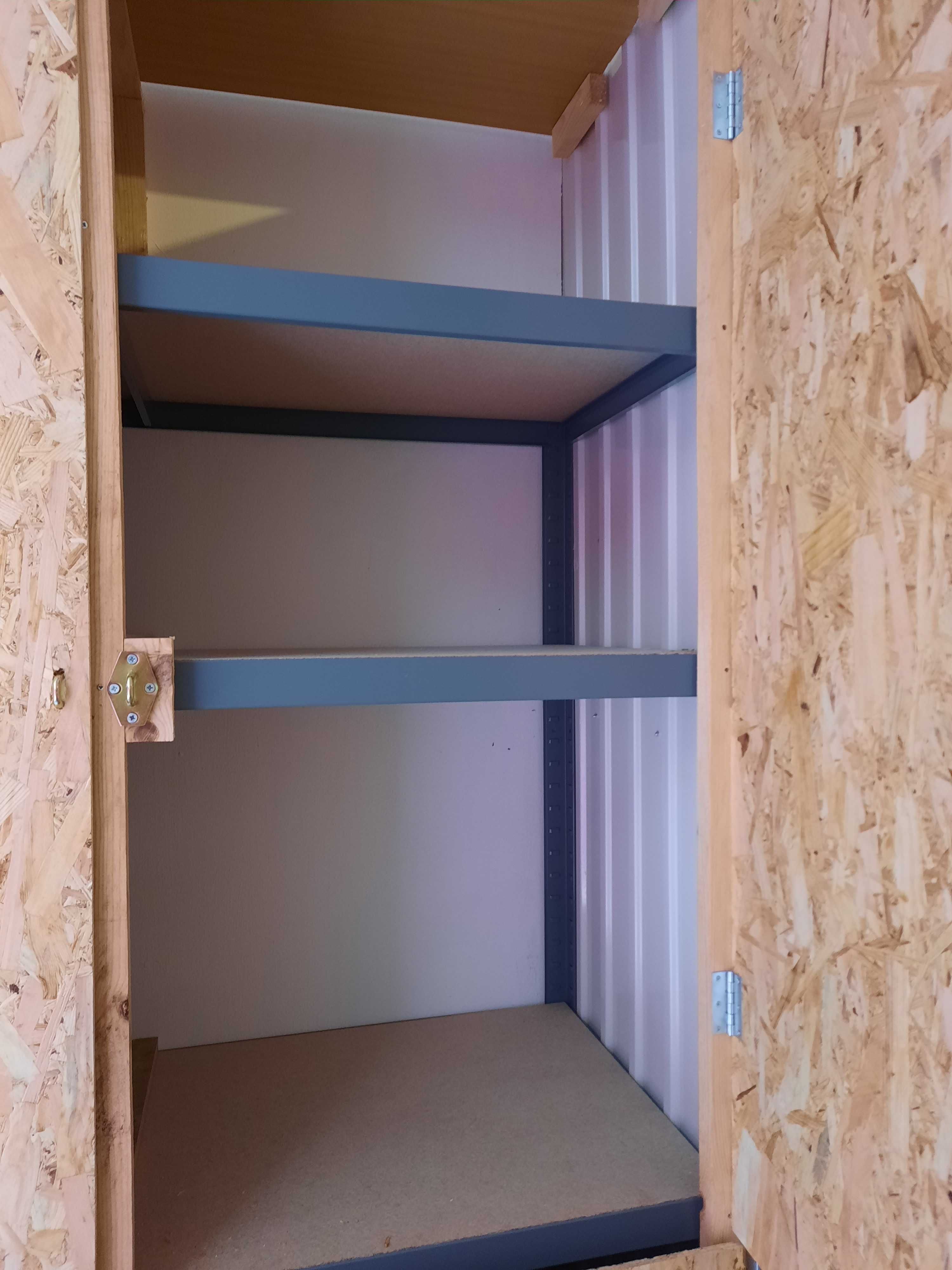 Guarda móveis - boxes e cacifos com diversas dimensões.