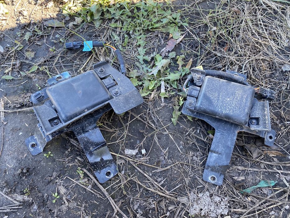 Датчик радарный мертвых зон Hyundai kia 95821-F2100 RH 95811-F2100 LH