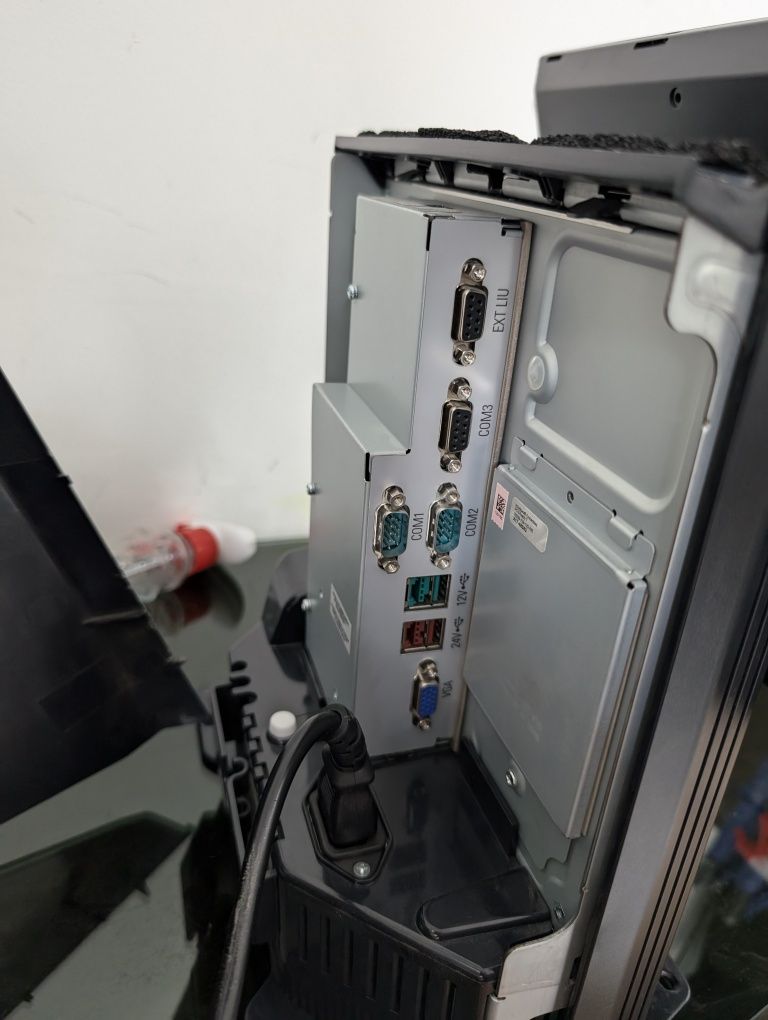 Toshiba ST-A20-T5GK-QM-R є POS (сенсорний моноблок)