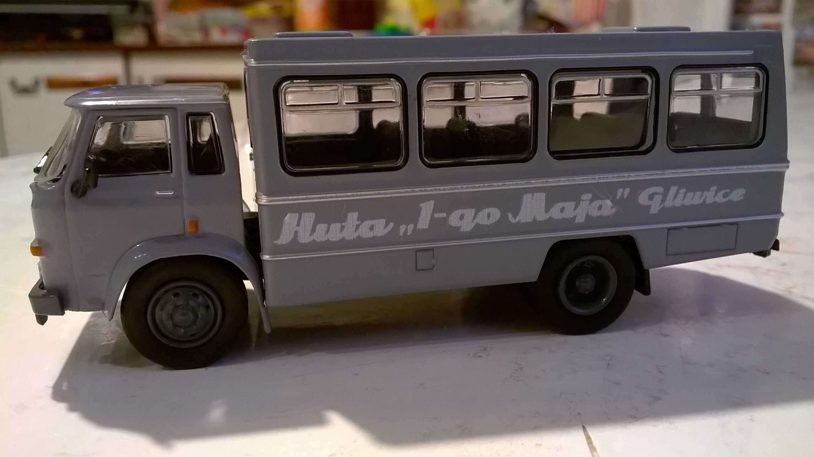 Star OSINOBUS z logo Huta 1-go Maja Gliwice; skala 1:72