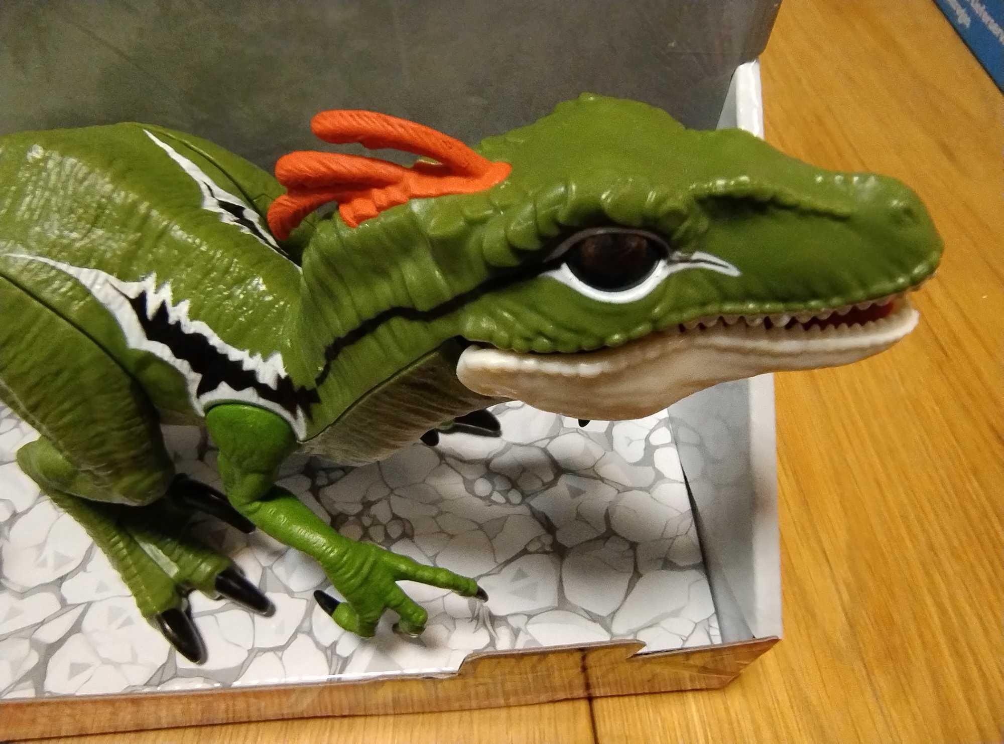 Figurka interaktywna Dino Action seria 1 Raptor
