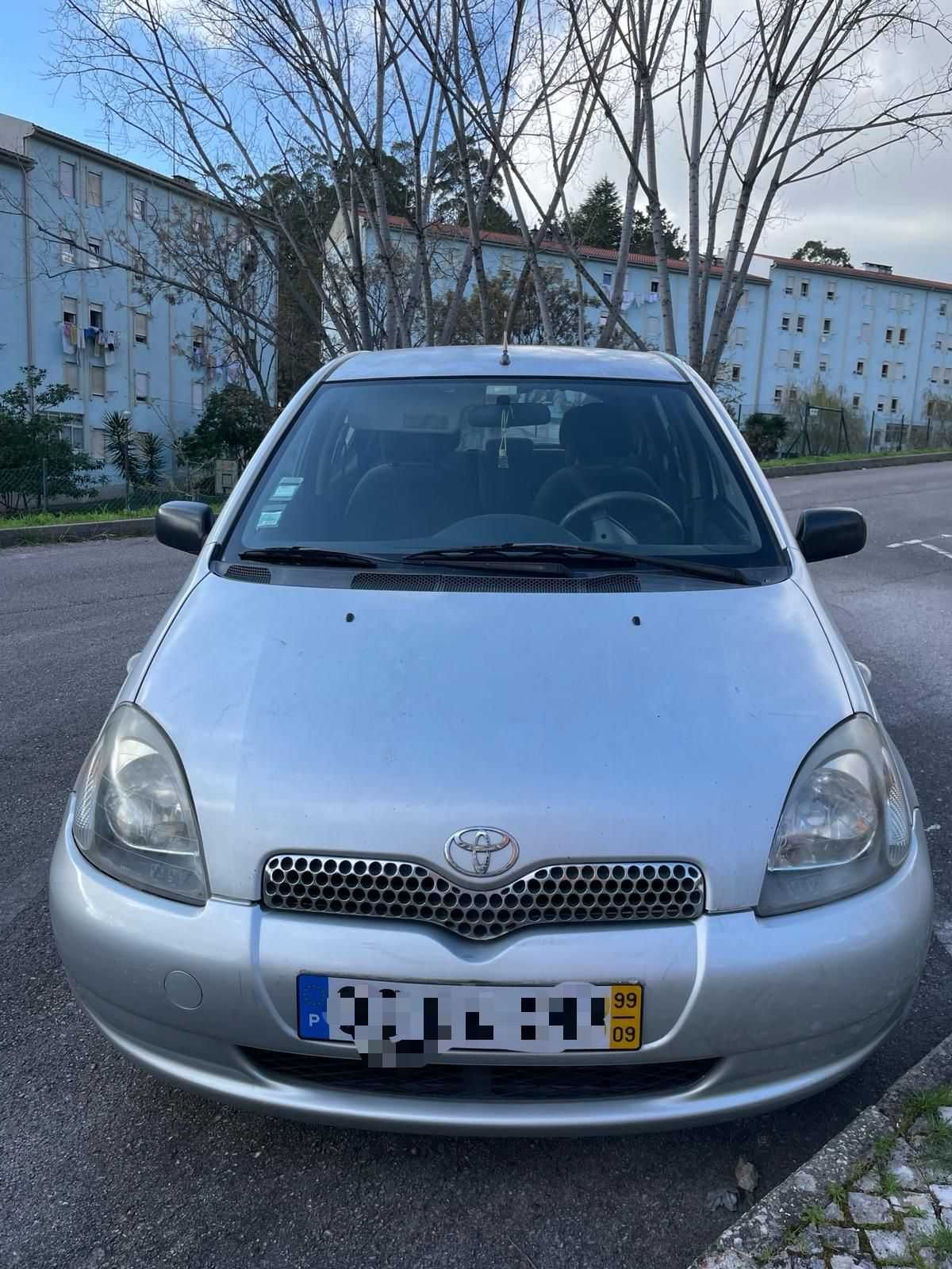 Toyota Yaris 1999 impecável. Um só dono, carro de garagem.