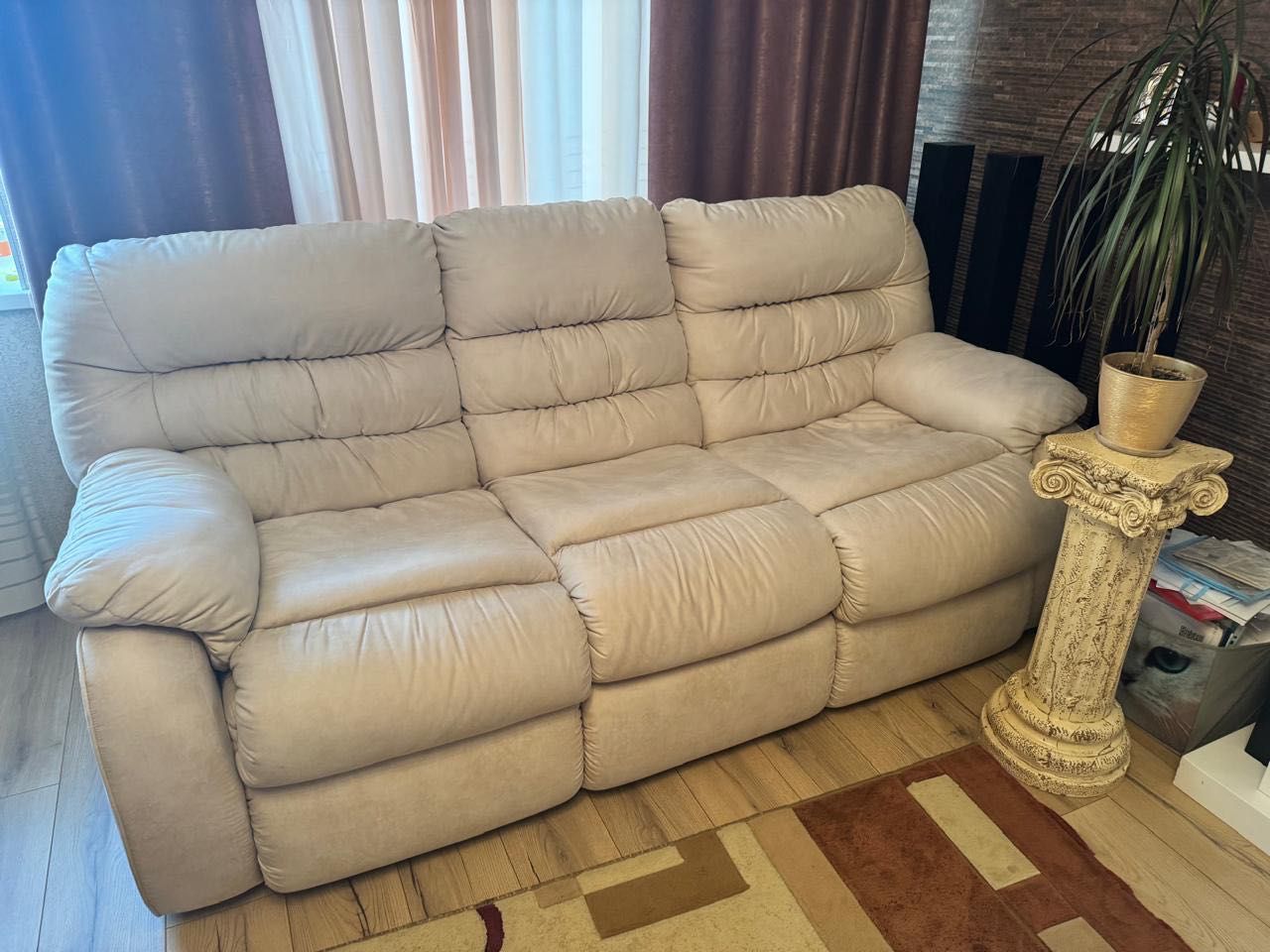 Продам диван б/в   розкладний ширина 2.10м