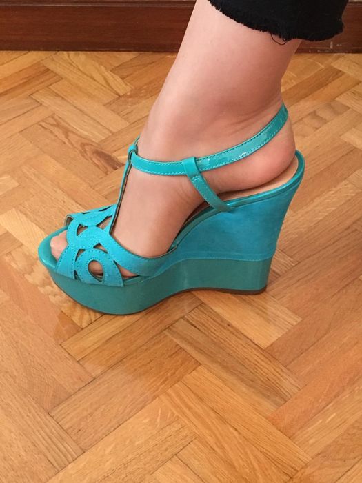 Sandália marca SCHUTZ - NUNCA USADA