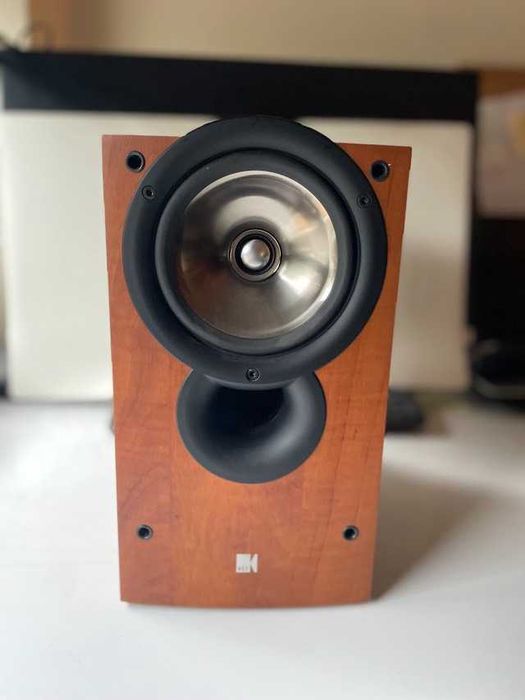 Par de colunas KEF IQ1