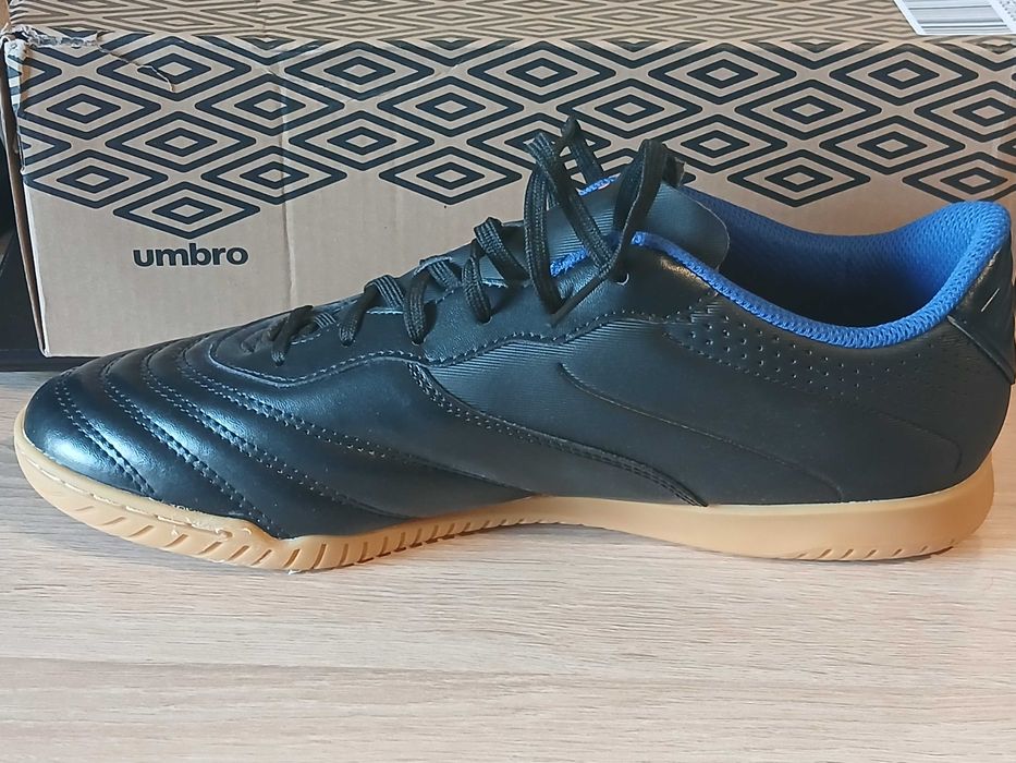Halówki Umbro Tocco III Club r. 44 - nowe nieuzywane