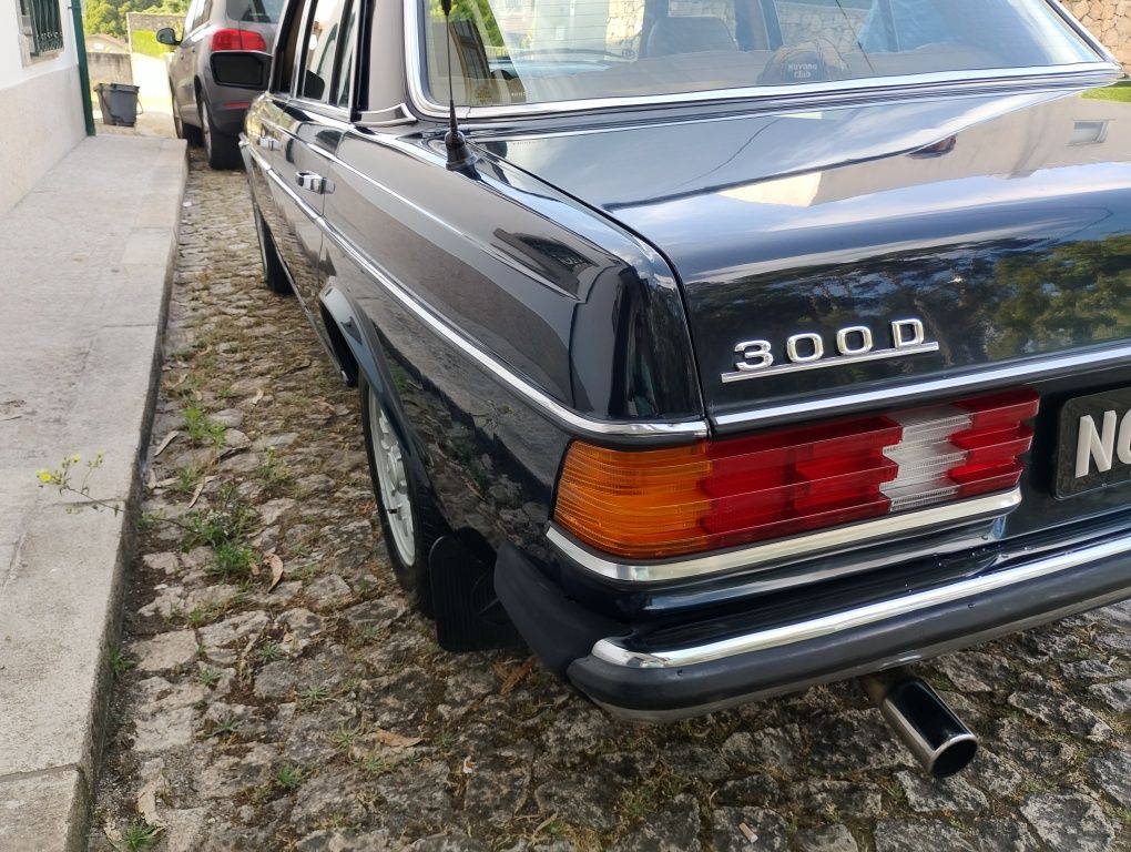 Mercedes w123 300d limousine