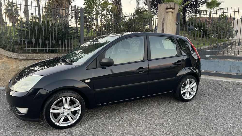 Ford fiesta 1.2 a gasolina 2005 trato financiamento
