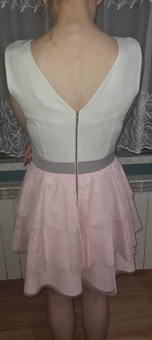 Sukienka rozkloszowana damska pudrowy róż wesele