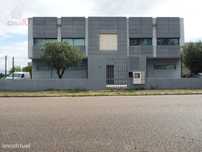 Vende-se armazém Pinhal Novo com excelente localização a 28 minutos...