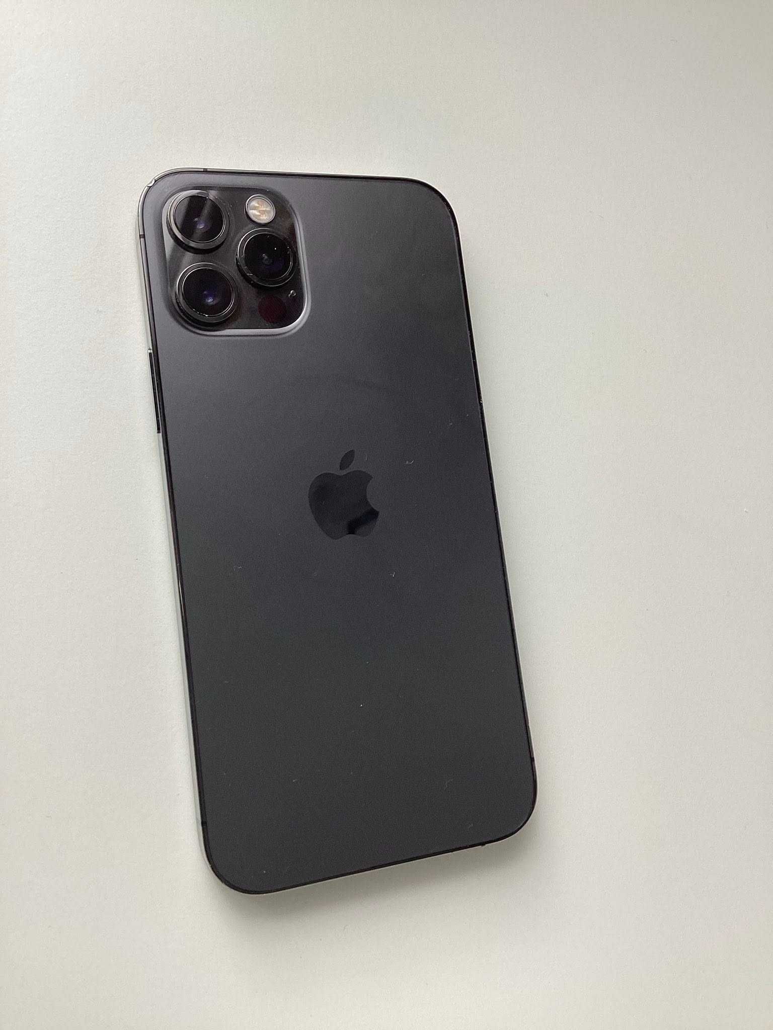 iPhone 12 Pro w bardzo dobrym stanie