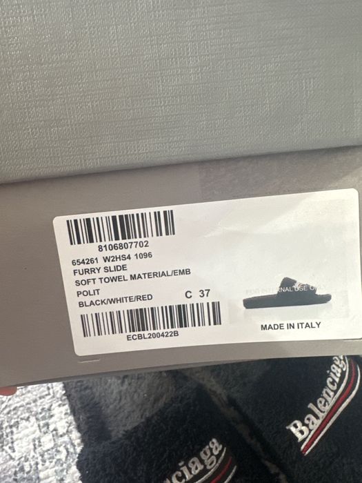 Оригінальні шльопанці Balenciaga