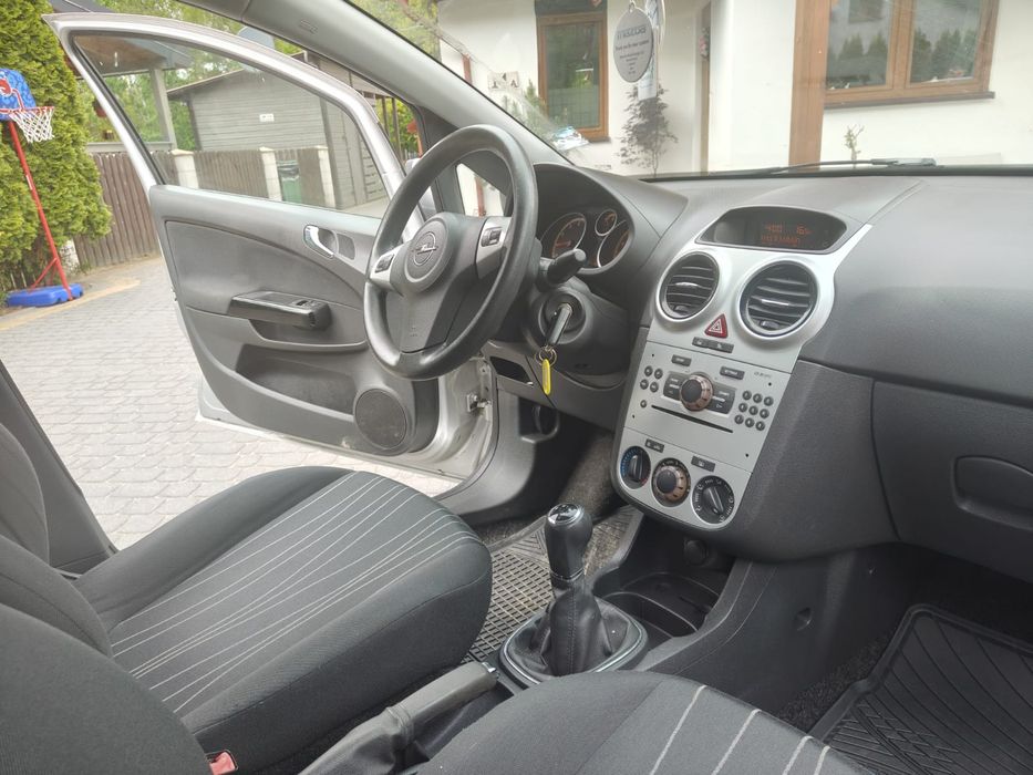 Opel Corsa 1.2 benzyna  80kM 2009r Klimatyzacja już Zarejestrowany