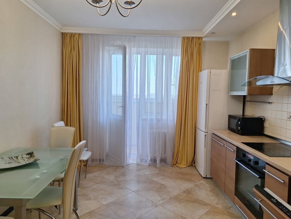 3-кімнатна 108 м УКОМПЛЕКТОВАНА меблями та технікою на К.шляху 1Д