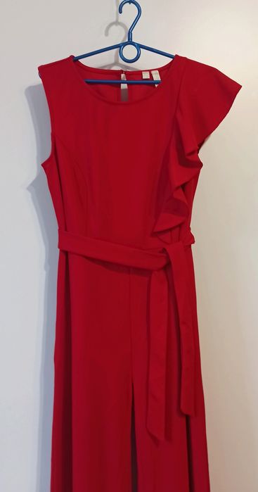 Czerwony kombinezon wyjściowy