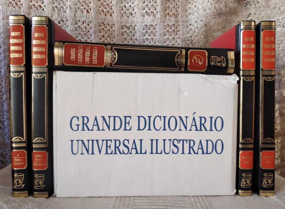 Grande Dicionário Universal Ilustrado - 4 livros oferta estojo com cd