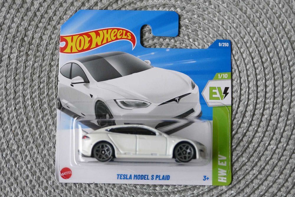 Hot Wheels autko "Resorak" TESLA MODEL S PLAID edycja 2025r.