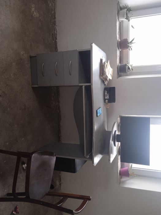 Продам стол компьютерный