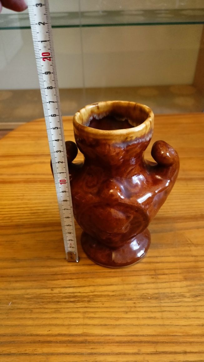 Ceramiczny wazonik mały.