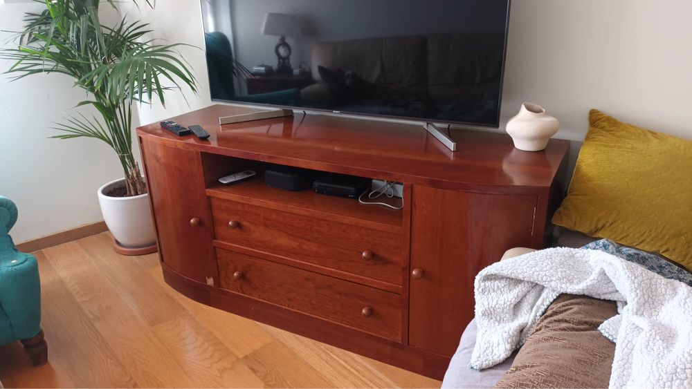 Movel TV  largura 160cm / Altura 72cm/ Profundidade 55Cm