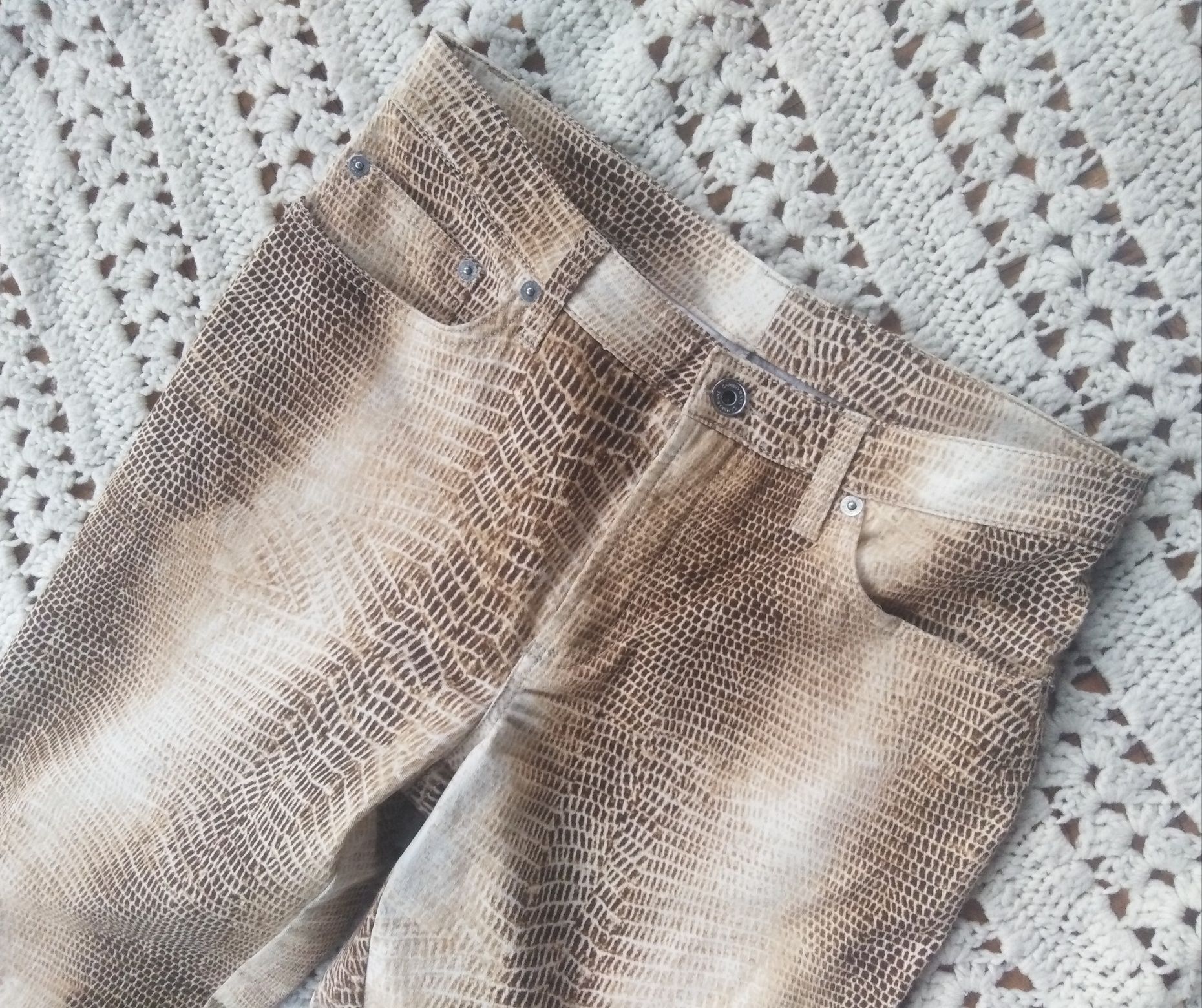 Markowe spodnie - Cambio Jeans - skóra węża r:M /B.5.