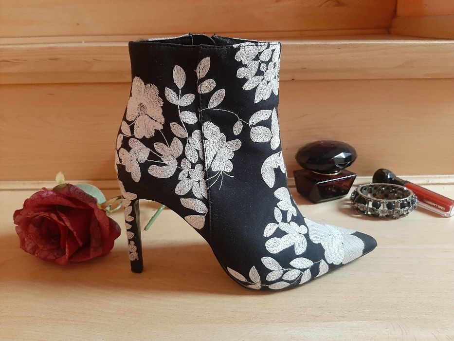 Haftowane botki ZARA , rozm.38,nienoszone, bardzo efektowne