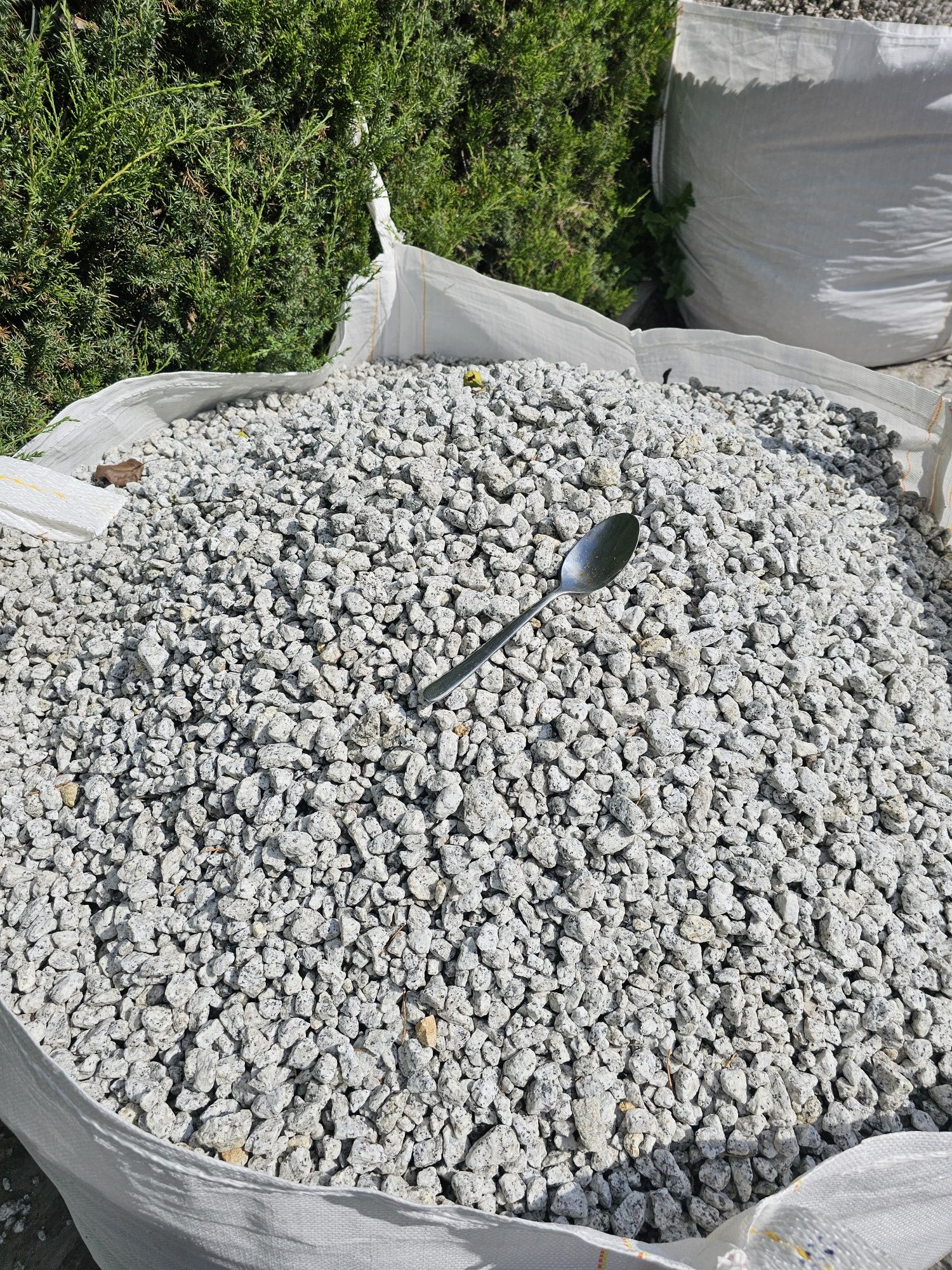 Granit grys granitowy, biały kamień, kora kamienna , kamień ogrodowy