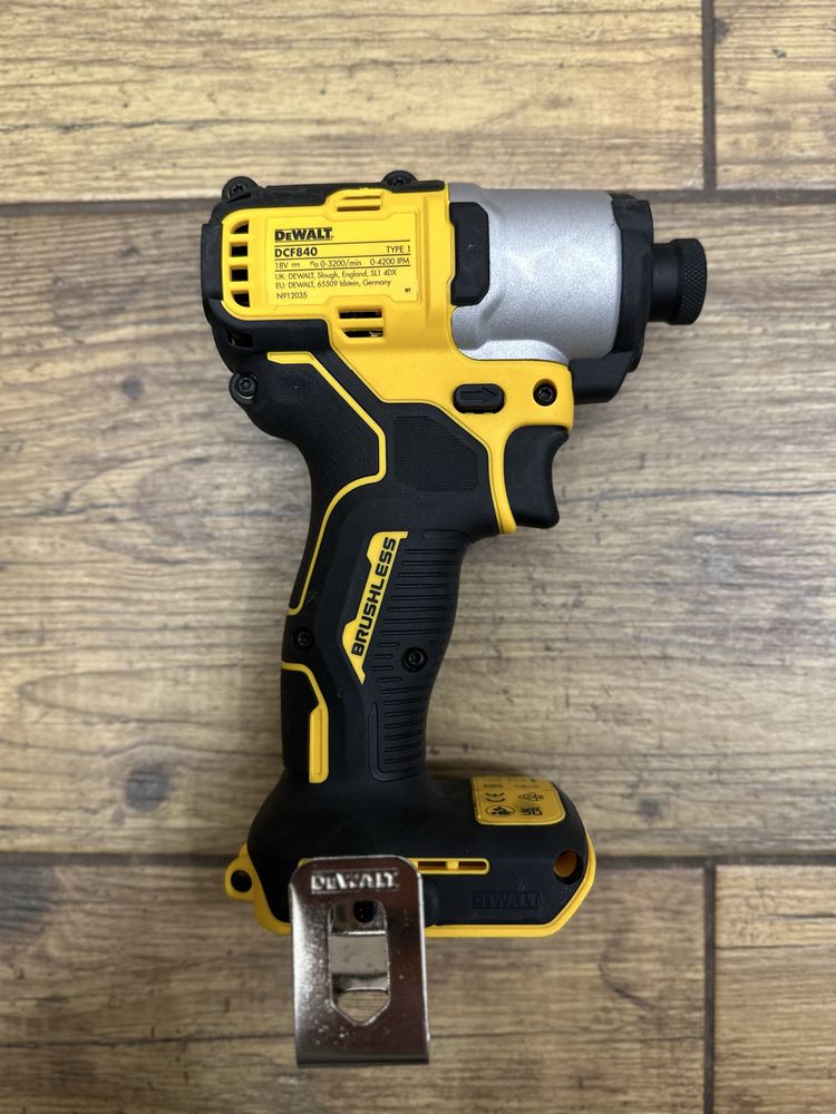 Zakrętarka udarowa DeWalt DCF840