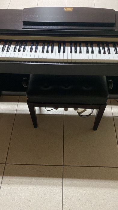 Piano Digital Yamaha Clavinova CLP-320 + Banco ajustável