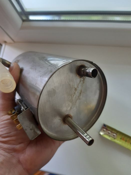 Баки гарячої та холодної води для кулера.