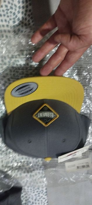 Bonés Volcom e element novos