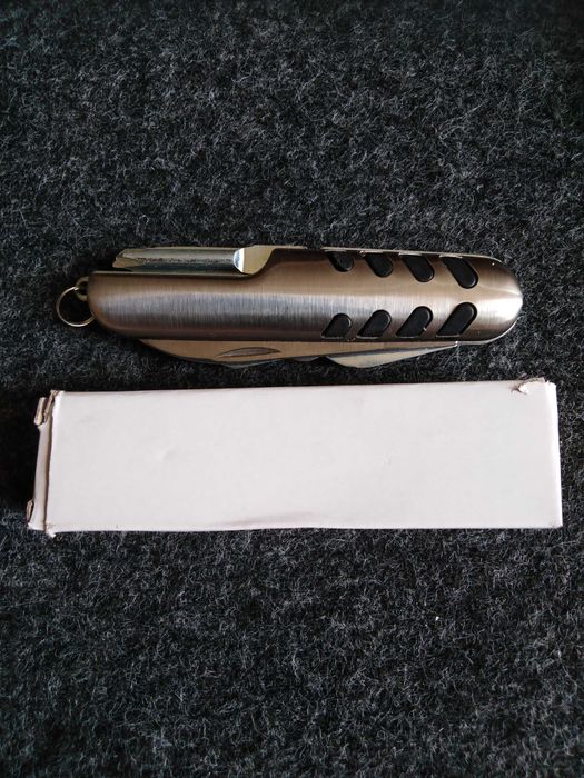 Wędka z kołowrotkiem i akcesoria