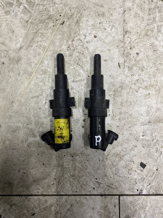 Spryskiwacz reflektorow lewy prawy spryski lamp dysza bmw e46