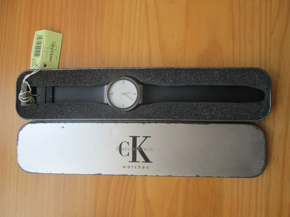 Relógio de homem Calvin Klein, novo em estojo de metal