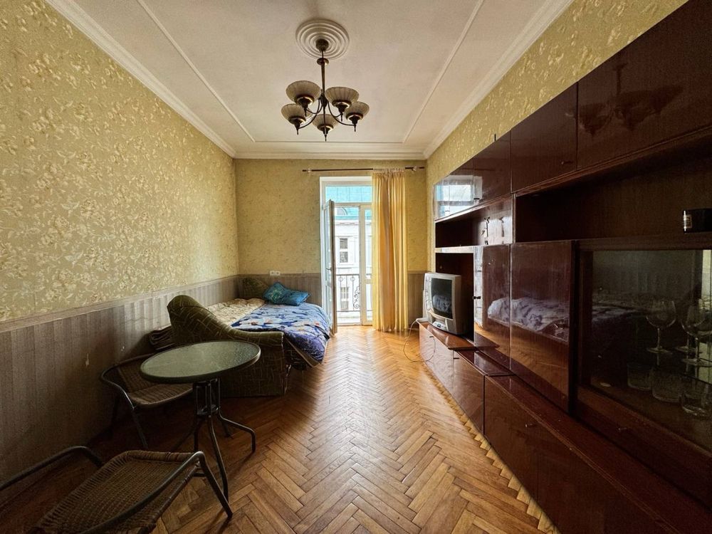 Центр міста! Продаж 2кім квартири, Гнатюка (просп. Свободи) 53 м2