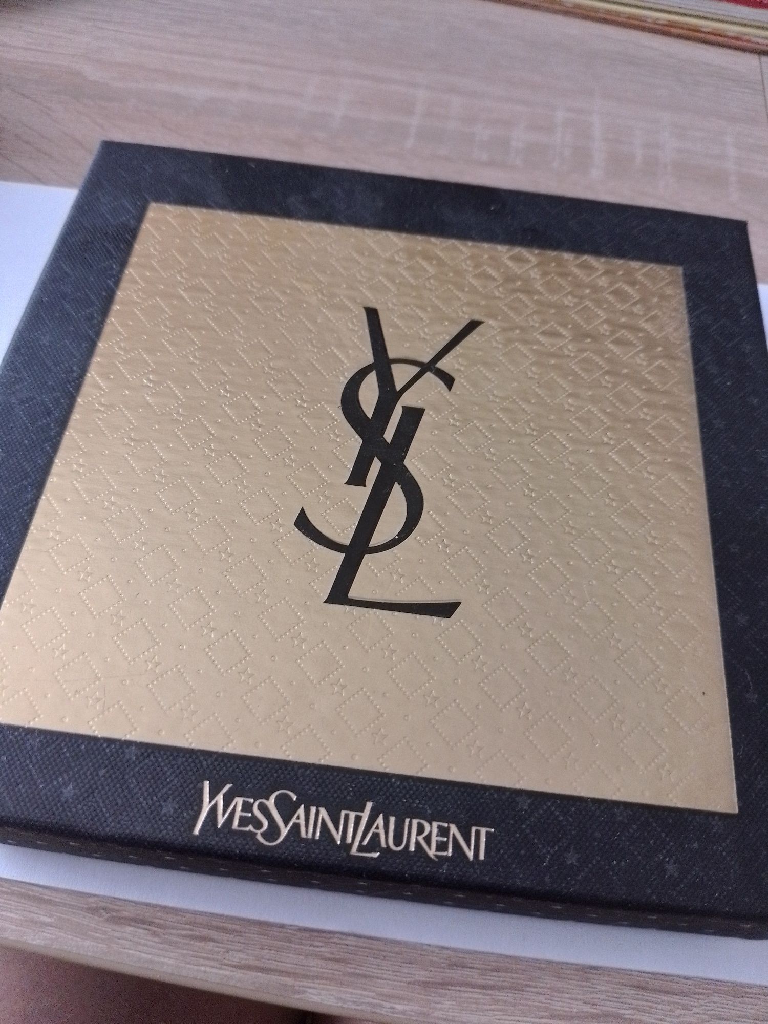 Pudełko Yves Saint Laurent