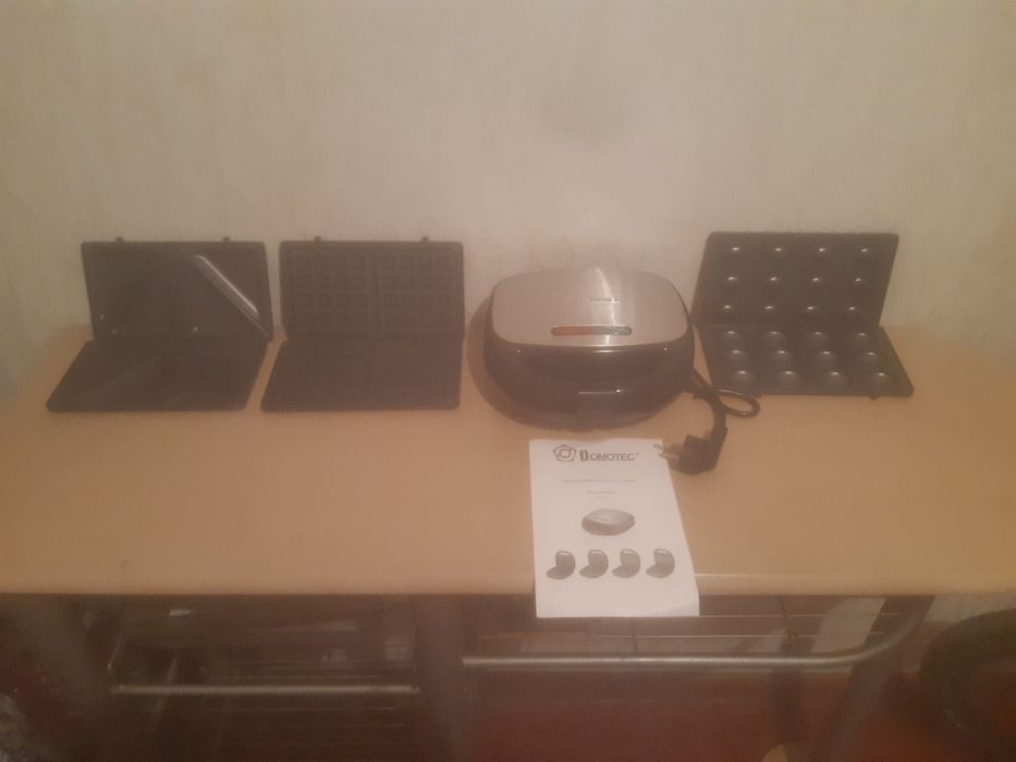 Продам сендвичницу DOMOTEC M S-7704  новая 750гр. торг.