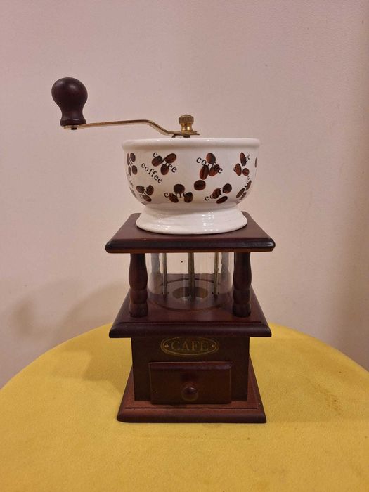 Ręczny młynek do kawy, model: BCH-8A