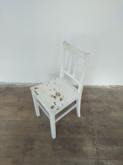 krzesło białe drewno vintage stare do renowacji