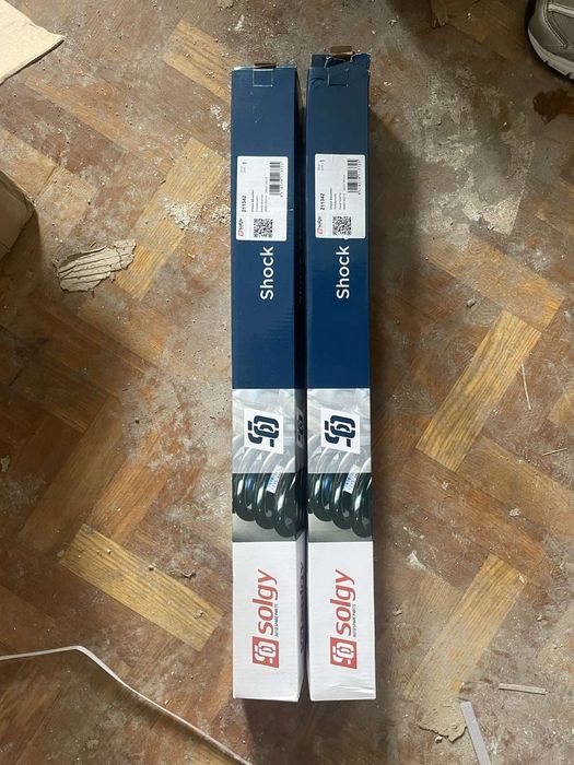 Нові задні амортизатори для vw passat b5